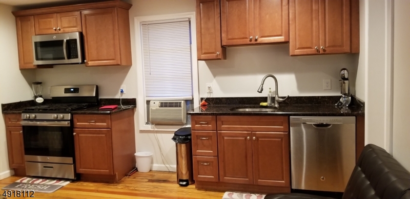 DOWNTOWN - Residential Lease