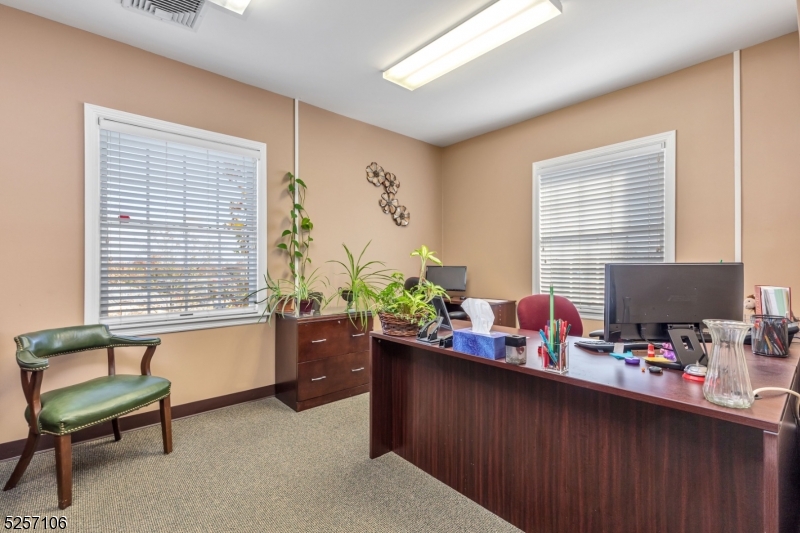 Robbins Business Center - Commercial Lease