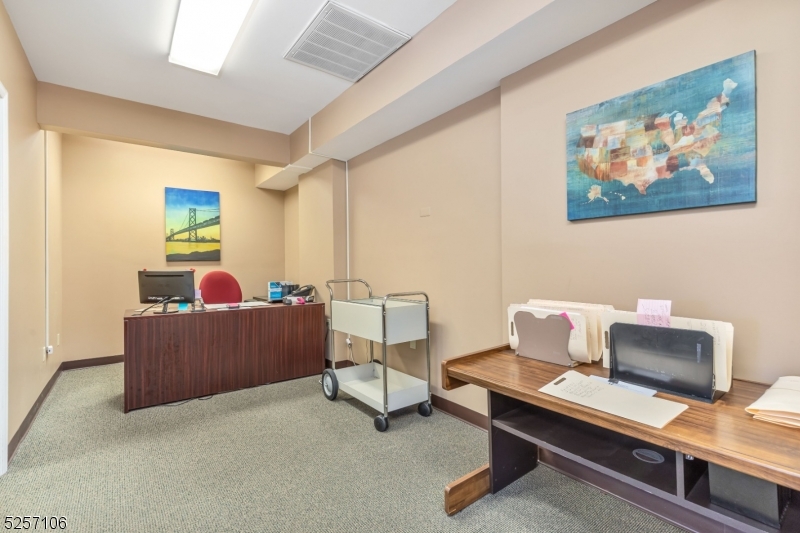 Robbins Business Center - Commercial Lease