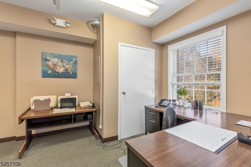 Robbins Business Center - Commercial Lease