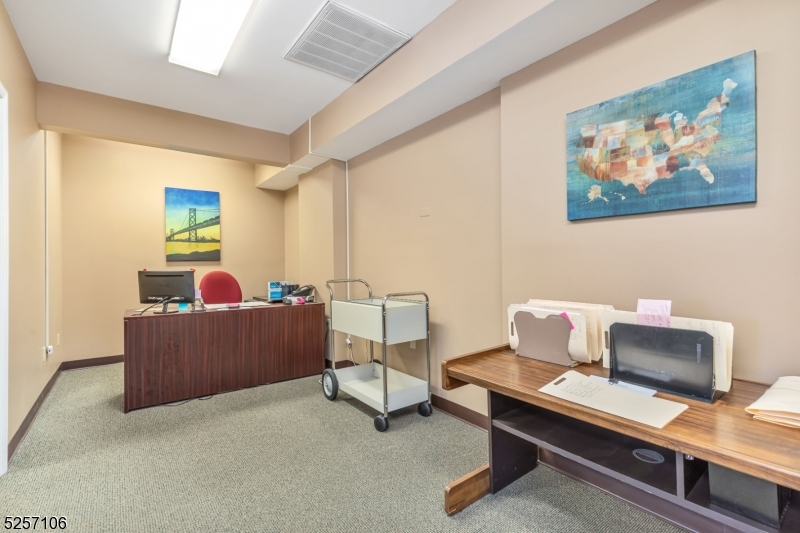 Robbins Business Center - Commercial Lease