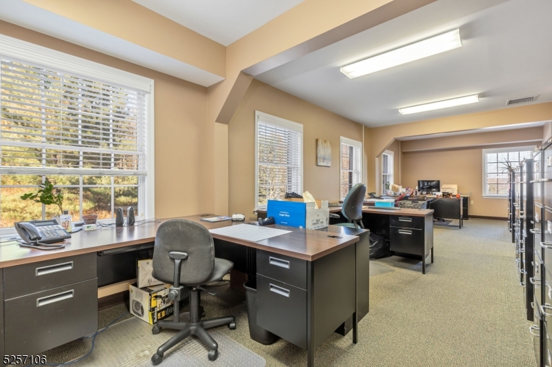 Robbins Business Center - Commercial Lease