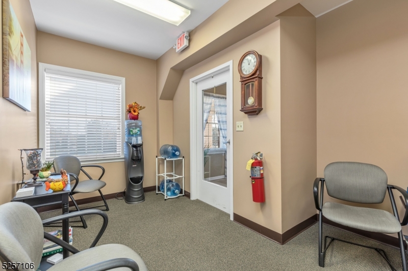Robbins Business Center - Commercial Lease