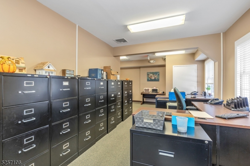 Robbins Business Center - Commercial Lease