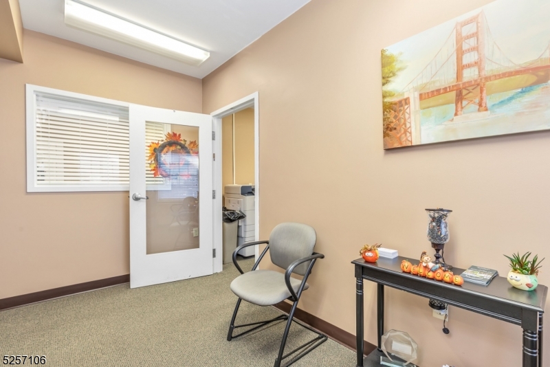 Robbins Business Center - Commercial Lease
