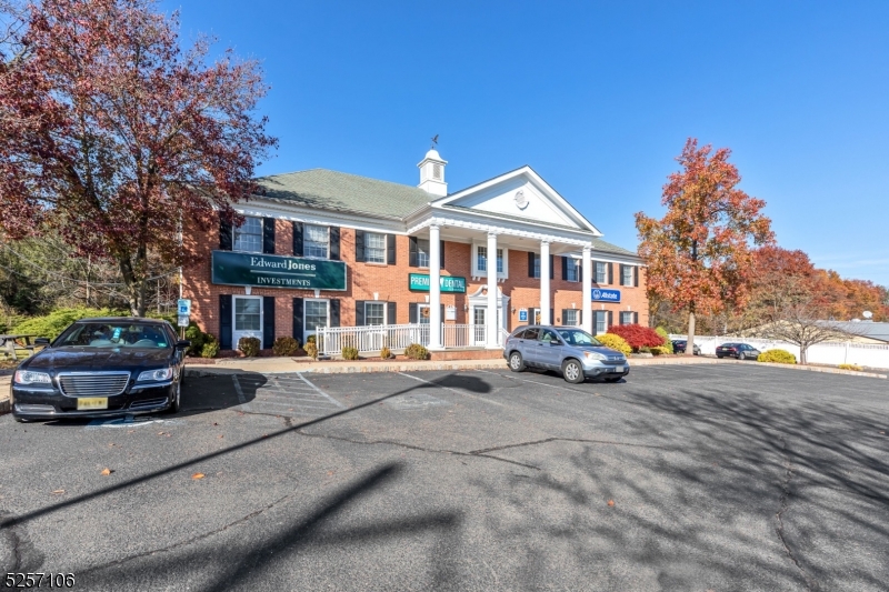 Robbins Business Center - Commercial Lease