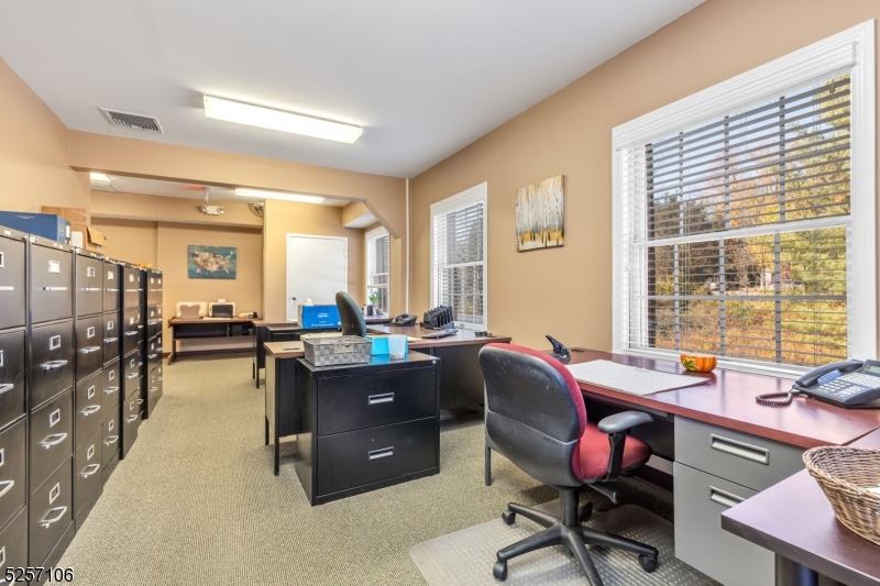Robbins Business Center - Commercial Lease