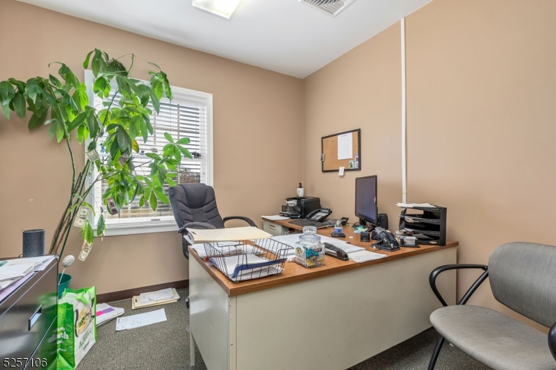 Robbins Business Center - Commercial Lease