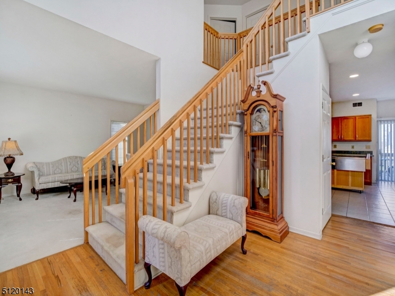 POETS PEAK - Residential