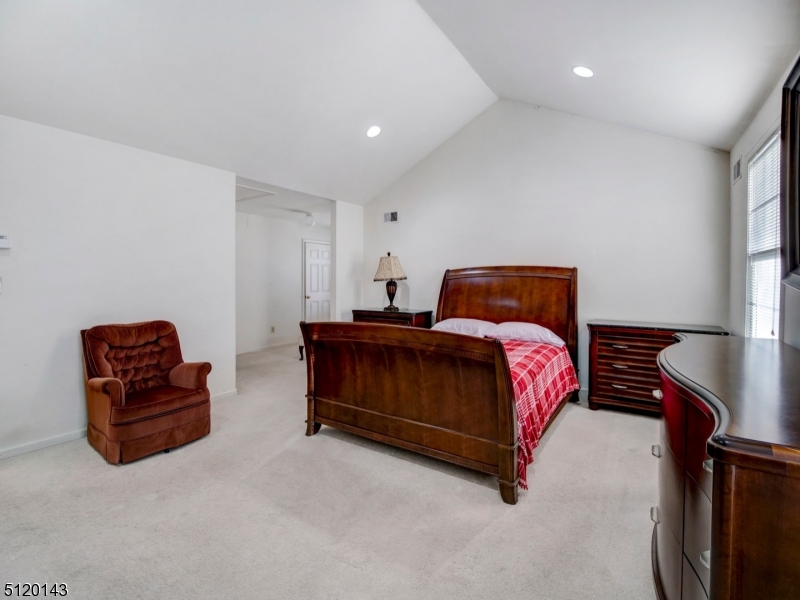 POETS PEAK - Residential