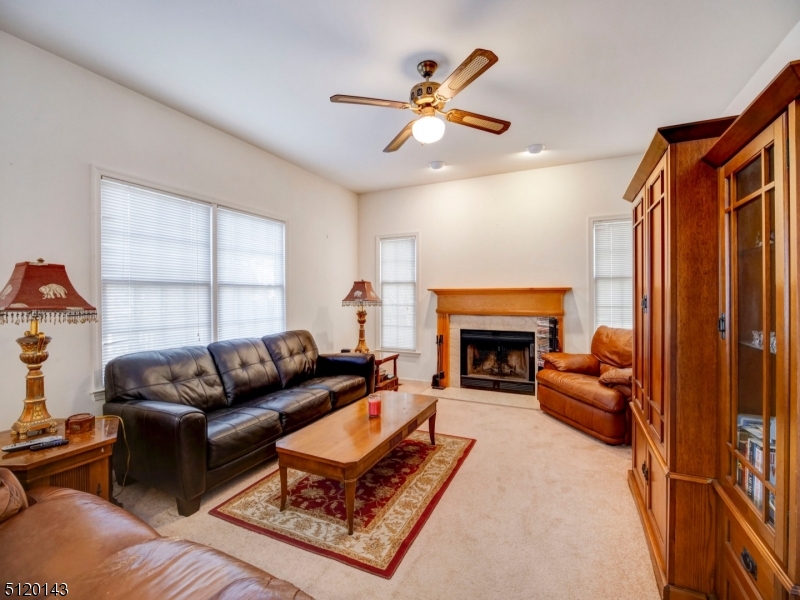 POETS PEAK - Residential