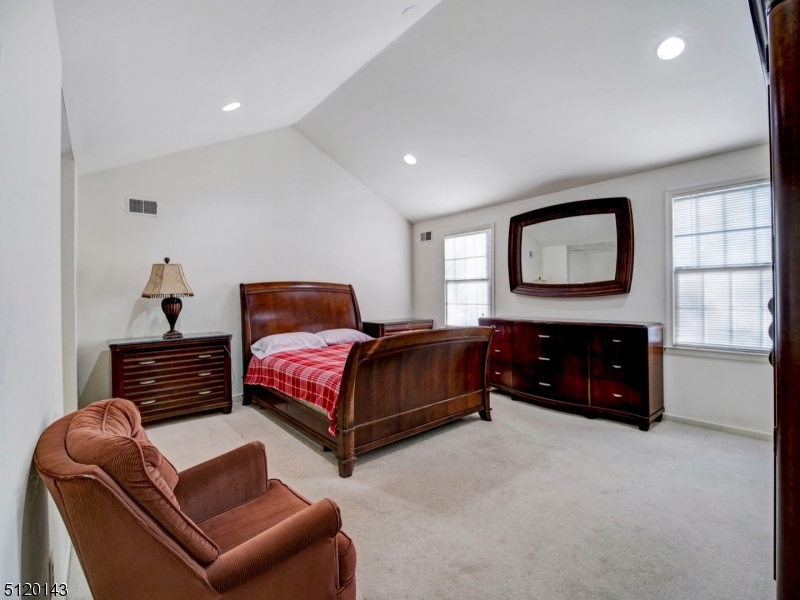 POETS PEAK - Residential