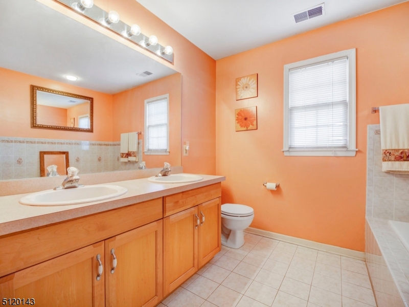 POETS PEAK - Residential