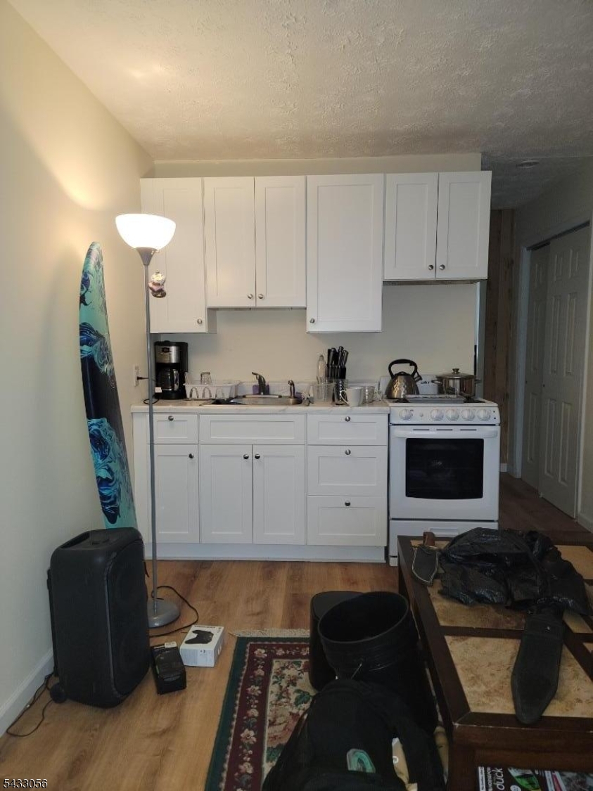 HIGH POINT COUNTRY CLUB - Residential Lease