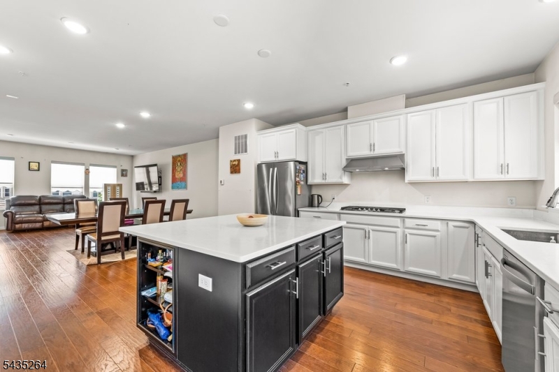 Livingston Square - Residential