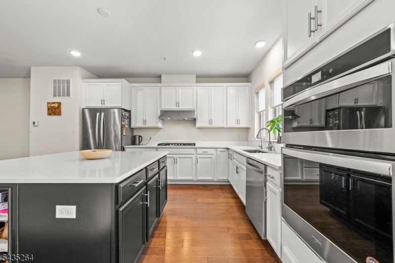 Livingston Square - Residential