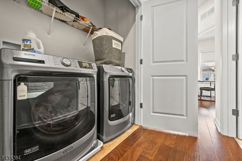Livingston Square - Residential