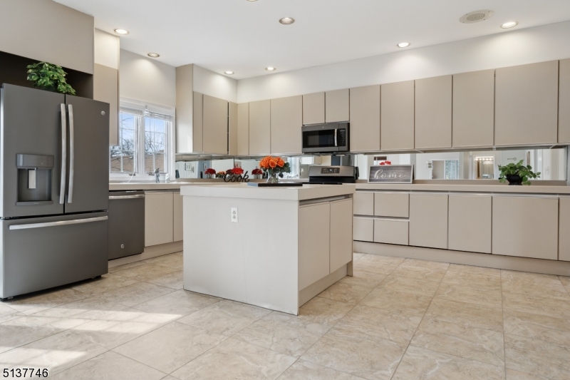Paramount Estates - Residential