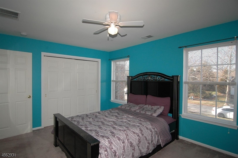 POETS PEAK - Residential