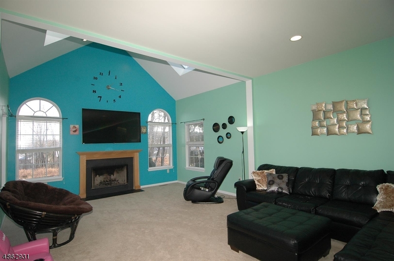 POETS PEAK - Residential