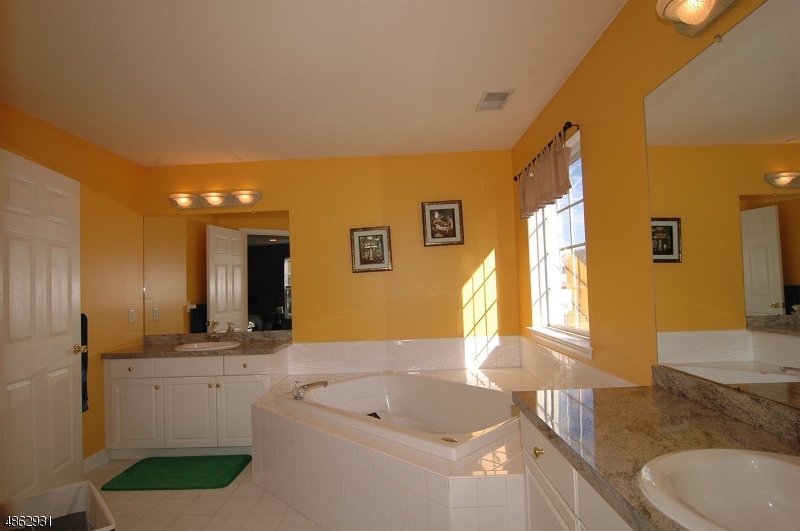 POETS PEAK - Residential