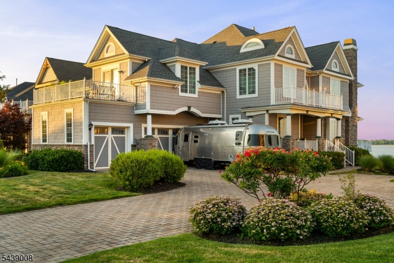 Lighthouse Bay - Residential