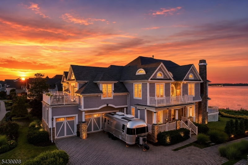 Lighthouse Bay - Residential