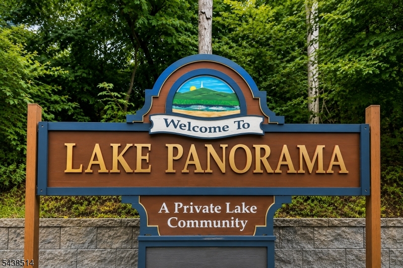 Lake Panorama - Land