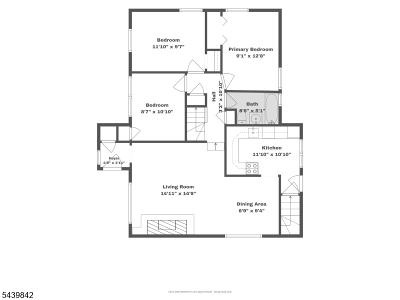 Main image without alt text