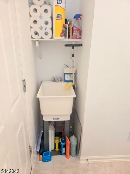 White House Station - Residential