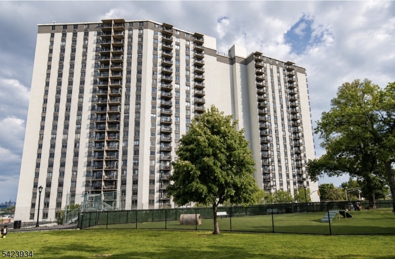 The Doric - Residential