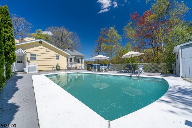 Barry Lakes - Residential