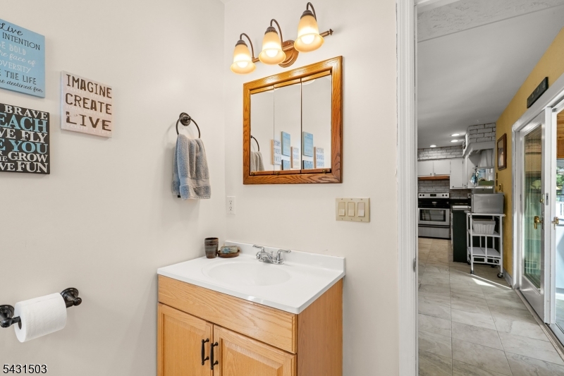 Barry Lakes - Residential