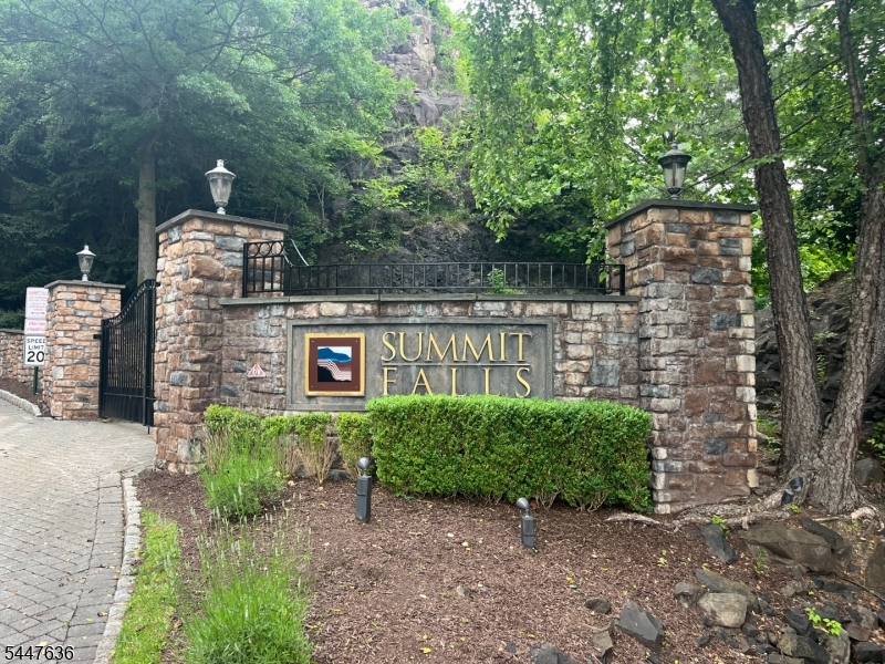 Summit Falls - Residential