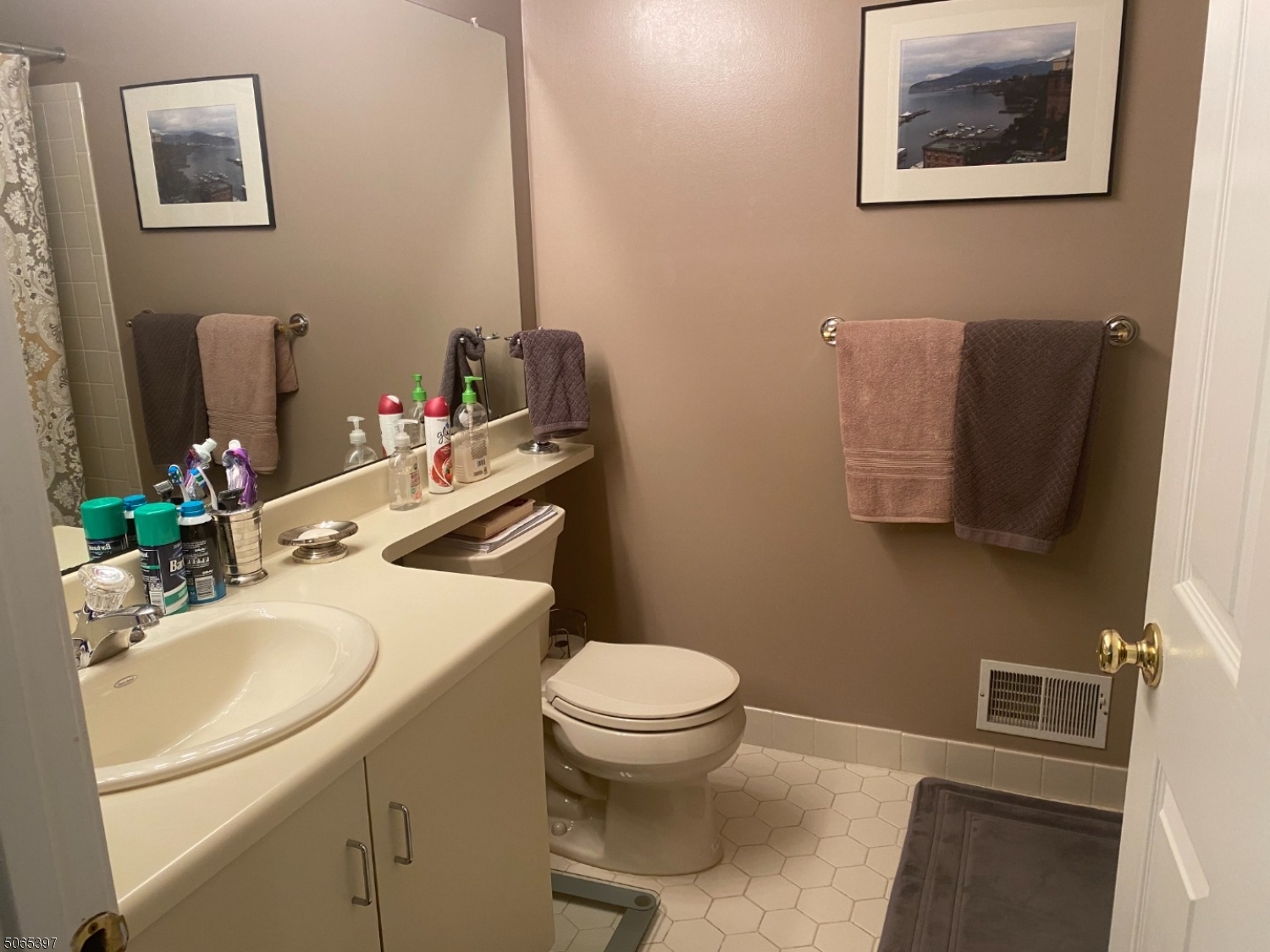 Jade Mountain - Residential Lease