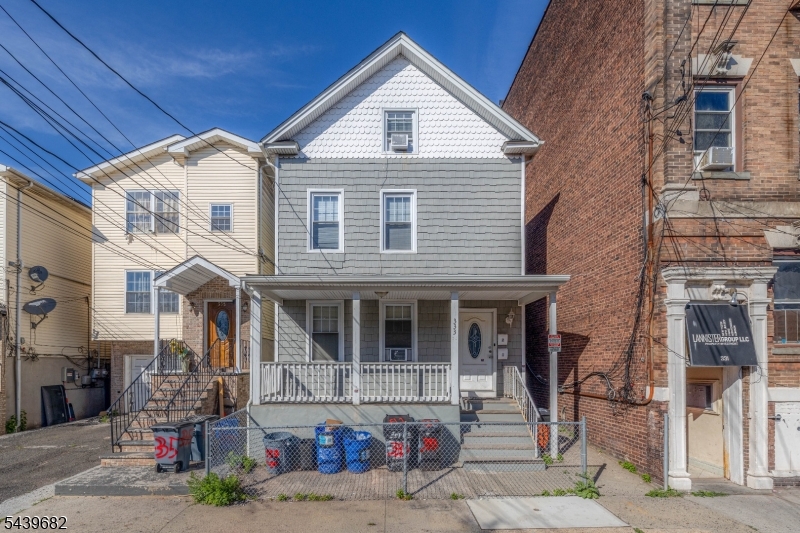 Multi Unit  HOUSE, 2 BEDS ON THE 1ST FLOOR, 4 ON THE 2ND FLOOR. NEW KITCHENS, BATHS, FLOORS, HEATING UNITS, WATER HEATERS. LOW TAXES.