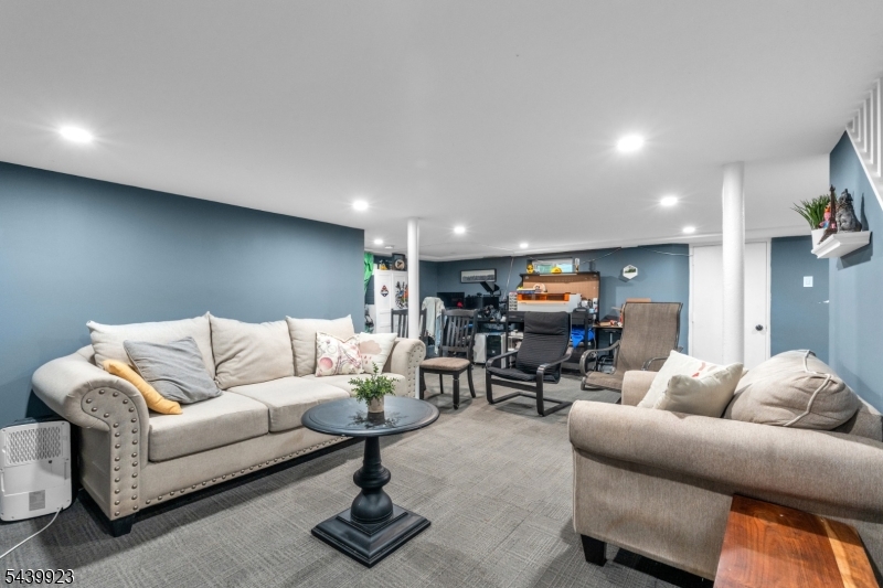 NETHERWOOD HEIGHTS/ SLEEPY - Residential