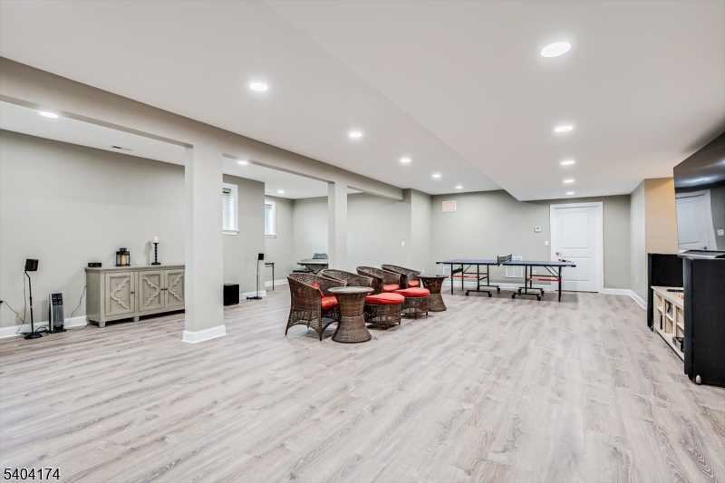 Point of Woods - Residential