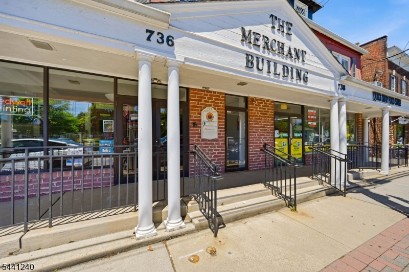 Merchant Building - Commercial Lease
