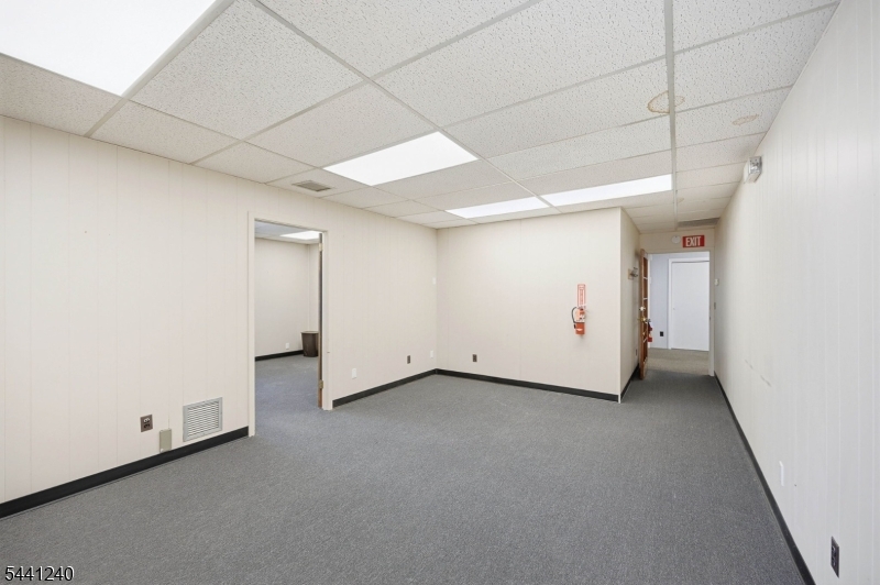 Merchant Building - Commercial Lease