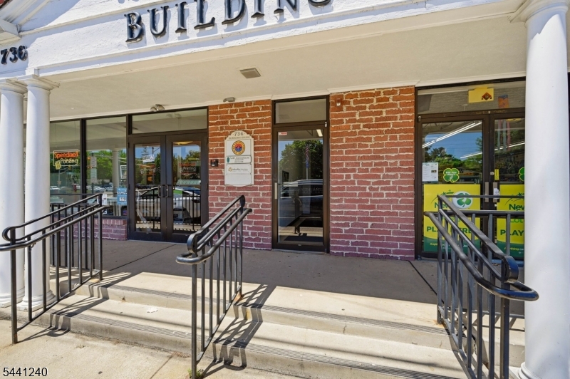 Merchant Building - Commercial Lease