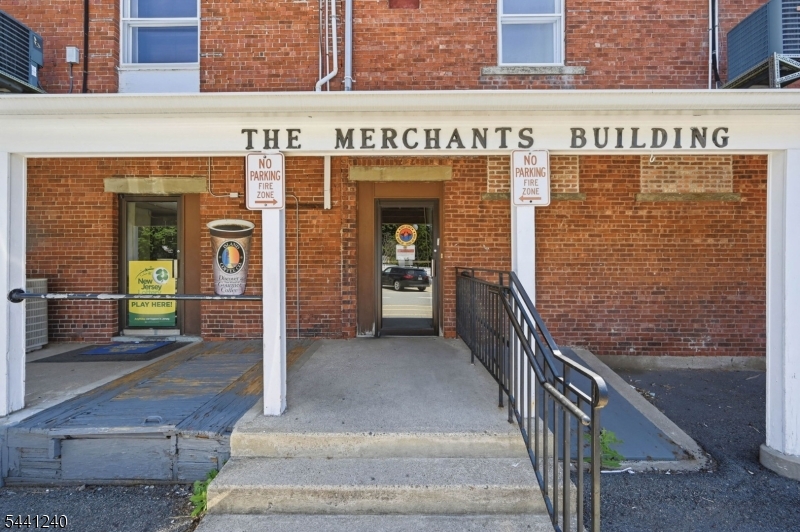 Merchant Building - Commercial Lease