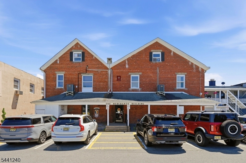 Merchant Building - Commercial Lease