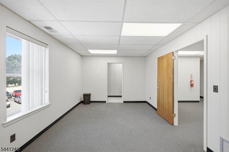 Merchant Building - Commercial Lease