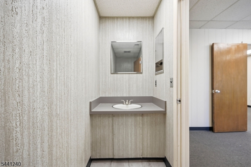 Merchant Building - Commercial Lease