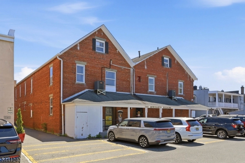 Merchant Building - Commercial Lease
