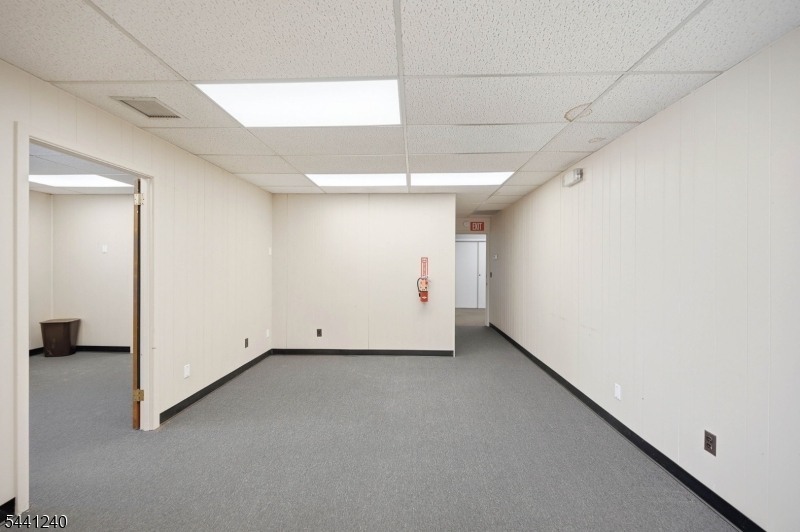 Merchant Building - Commercial Lease