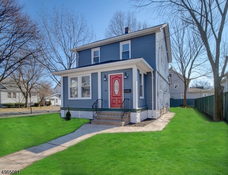 You do not want to miss out on this amazing opportunity!! This is a beautifully renovated 3 bedroom and 2 1/2 bathroom home is a spectacular deal! This home comes with a great office space and newly updated kitchen! You will love this spacious home and located in a lovely area!
