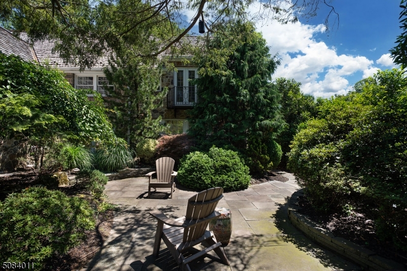 OLD SHORT HILLS - Residential