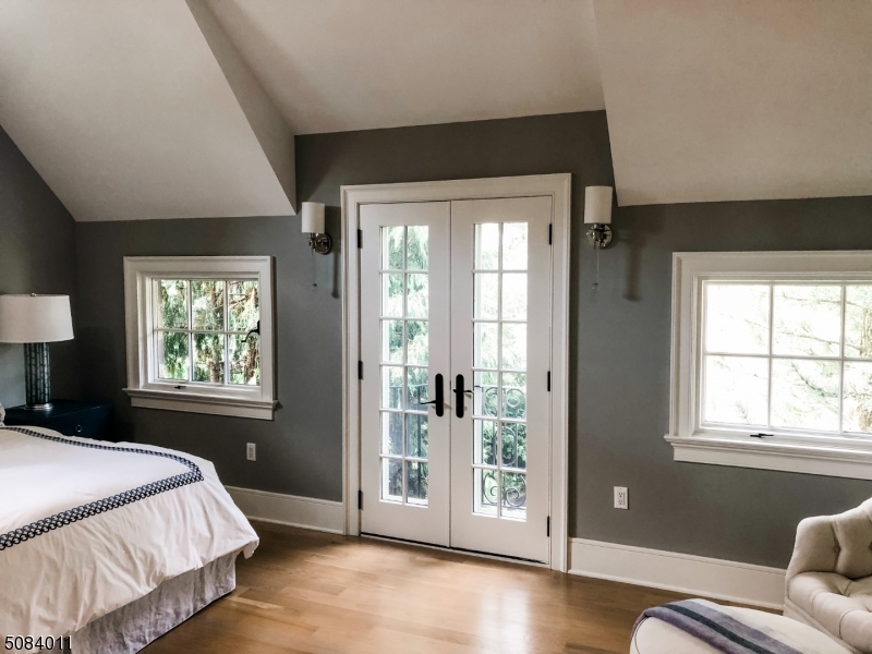 OLD SHORT HILLS - Residential